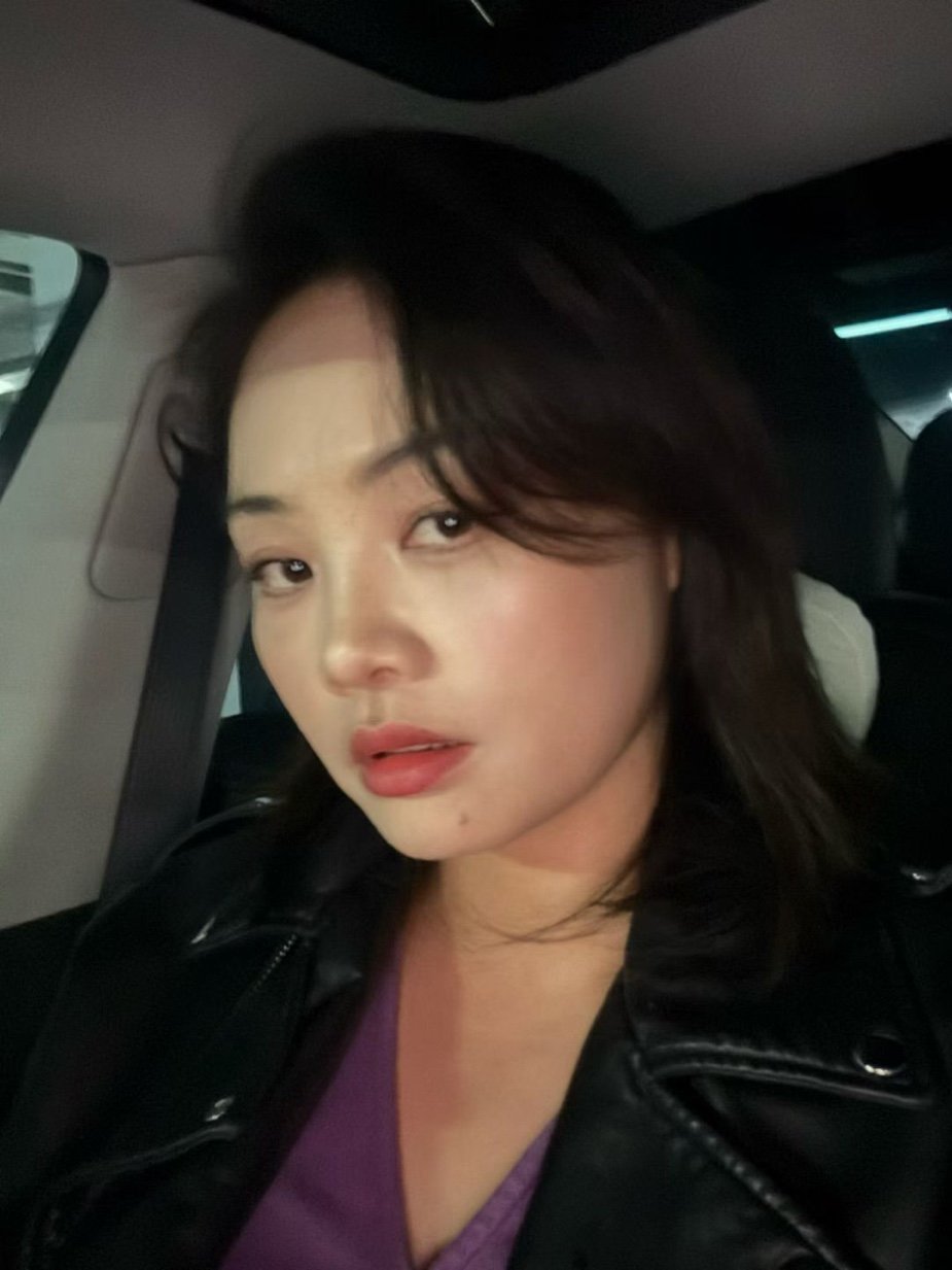 夜里的车上