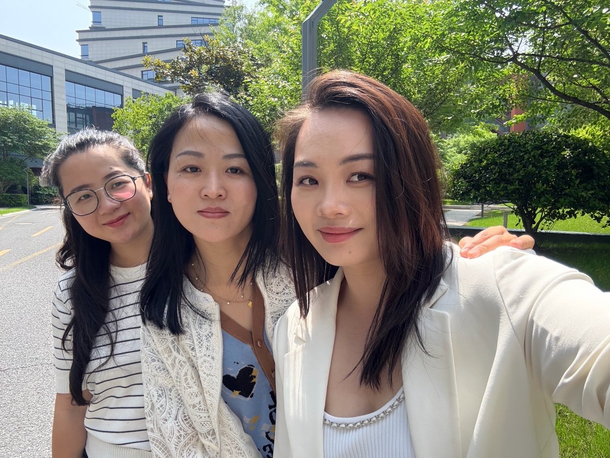 梁娟和进进、楠初